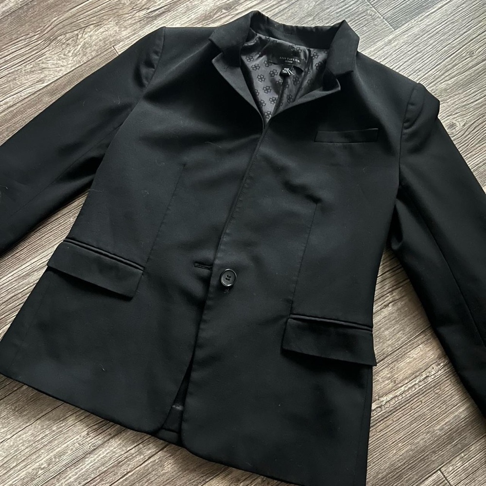 Sold Ann Taylor Black Tailored Single-Button Blazer - Picture 8 of 8